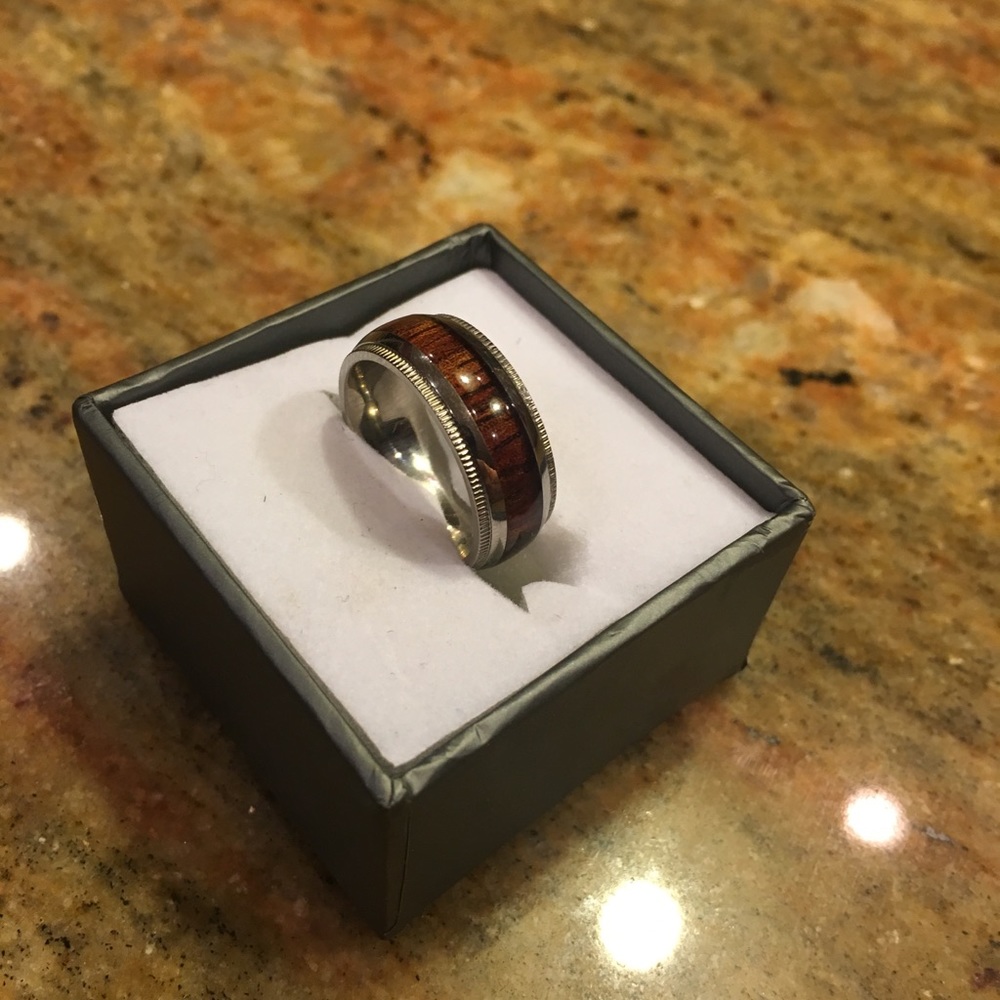 Men’s wedding band